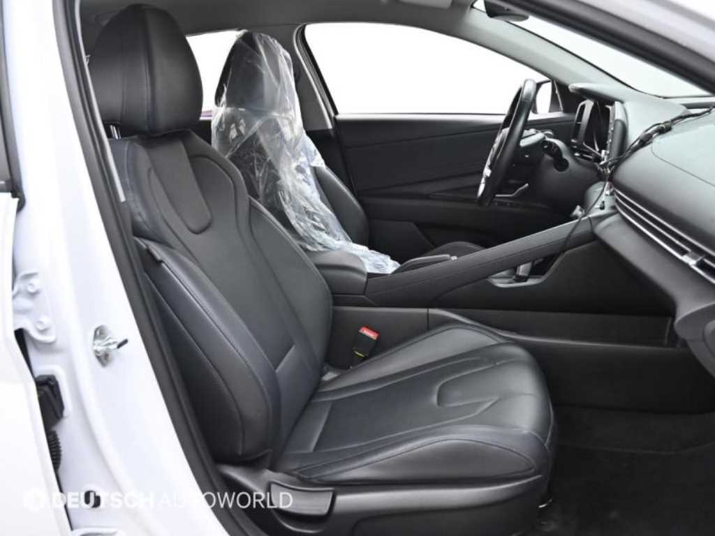 HYUNDAI Avante - Vista 10