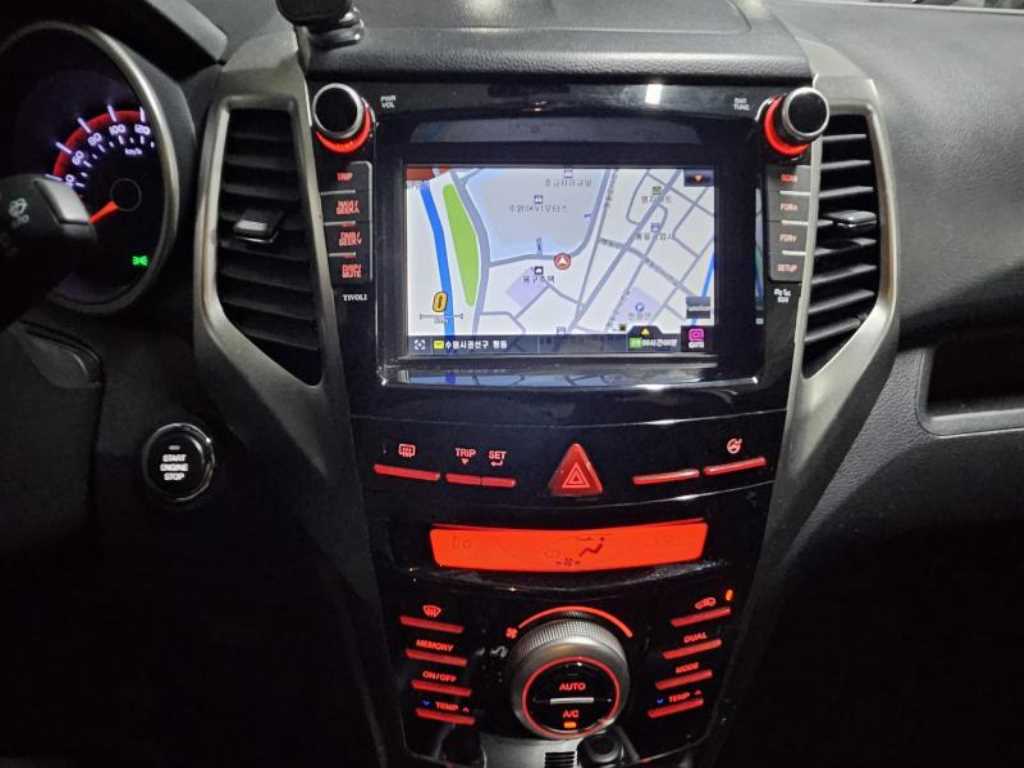 Ssangyong Tivoli - Vista 10