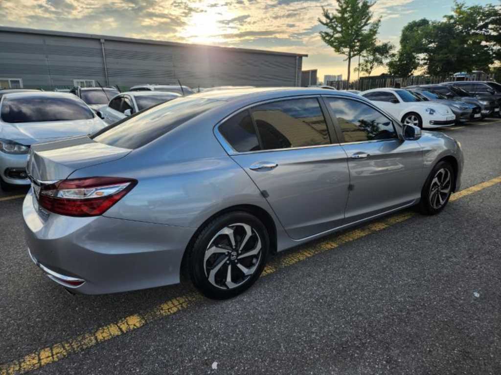 Honda Accord - Vista 4