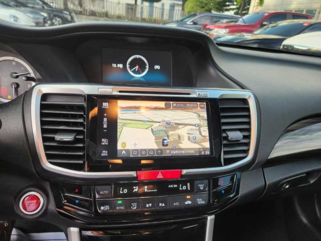 Honda Accord - Vista 11