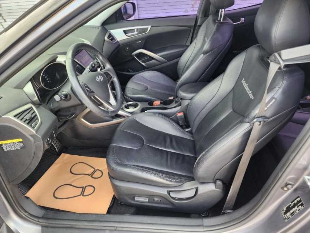 HYUNDAI Veloster - Vista 11