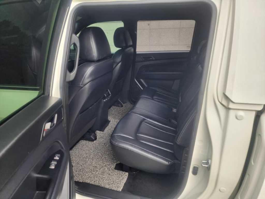 Ssangyong Rexton - Vista 10