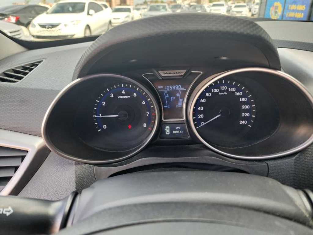 HYUNDAI Veloster - Vista 8