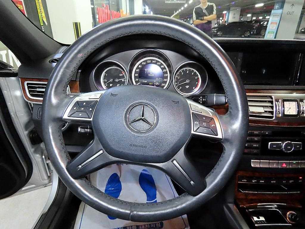 Mercedes Benz E class - Vista 8