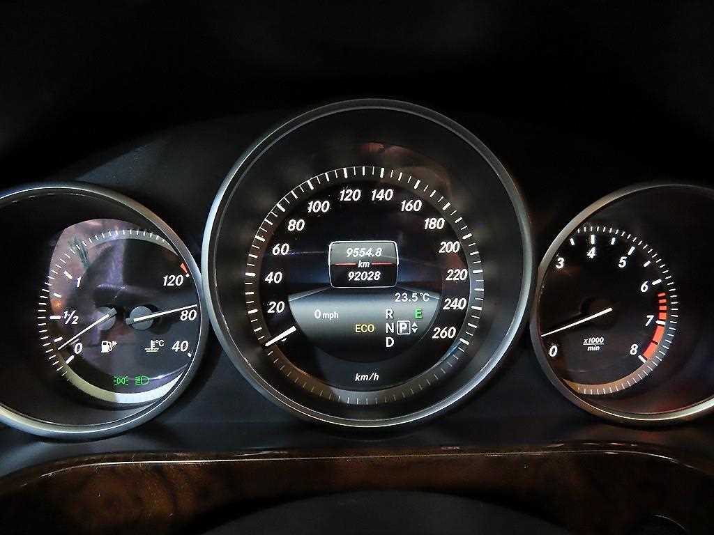 Mercedes Benz E class - Vista 9