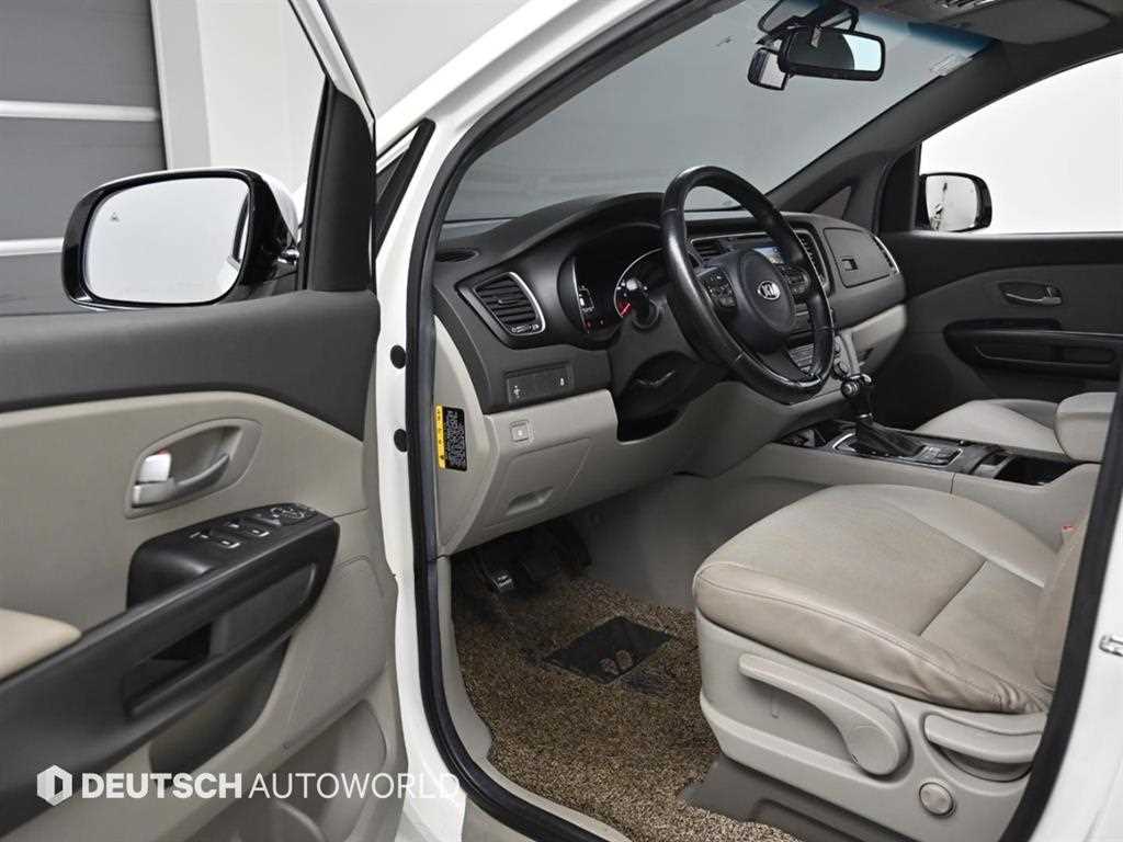 KIA Carnival - Vista 11