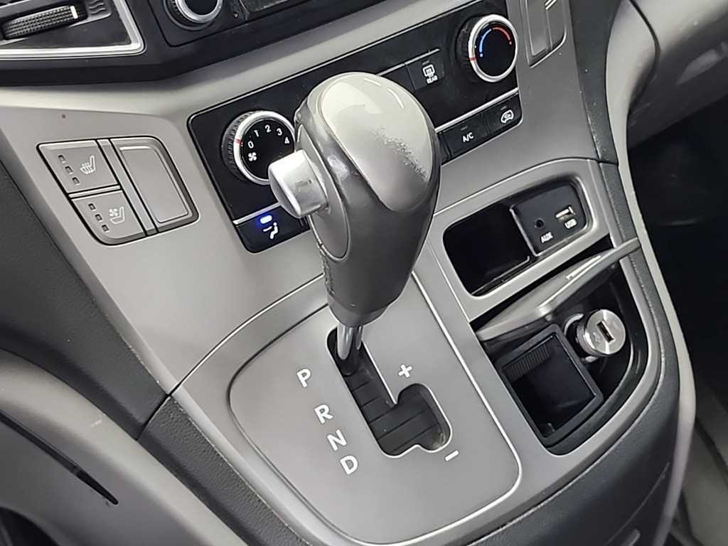 HYUNDAI Starex - Vista 8