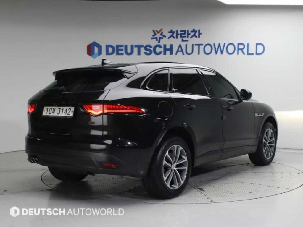 Jaguar F-PACE - Vista 2