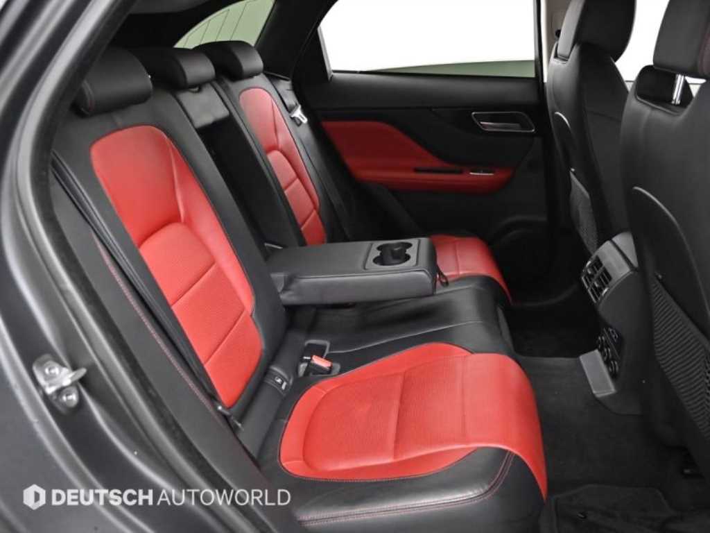 Jaguar F-PACE - Vista 12