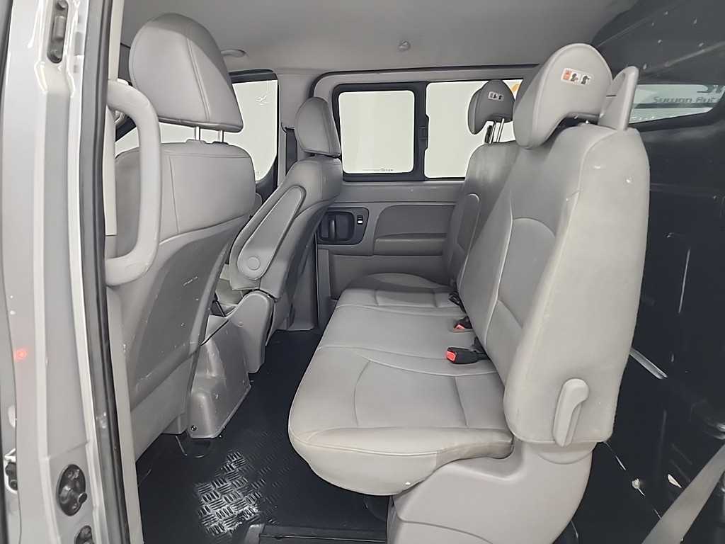 HYUNDAI Starex - Vista 12