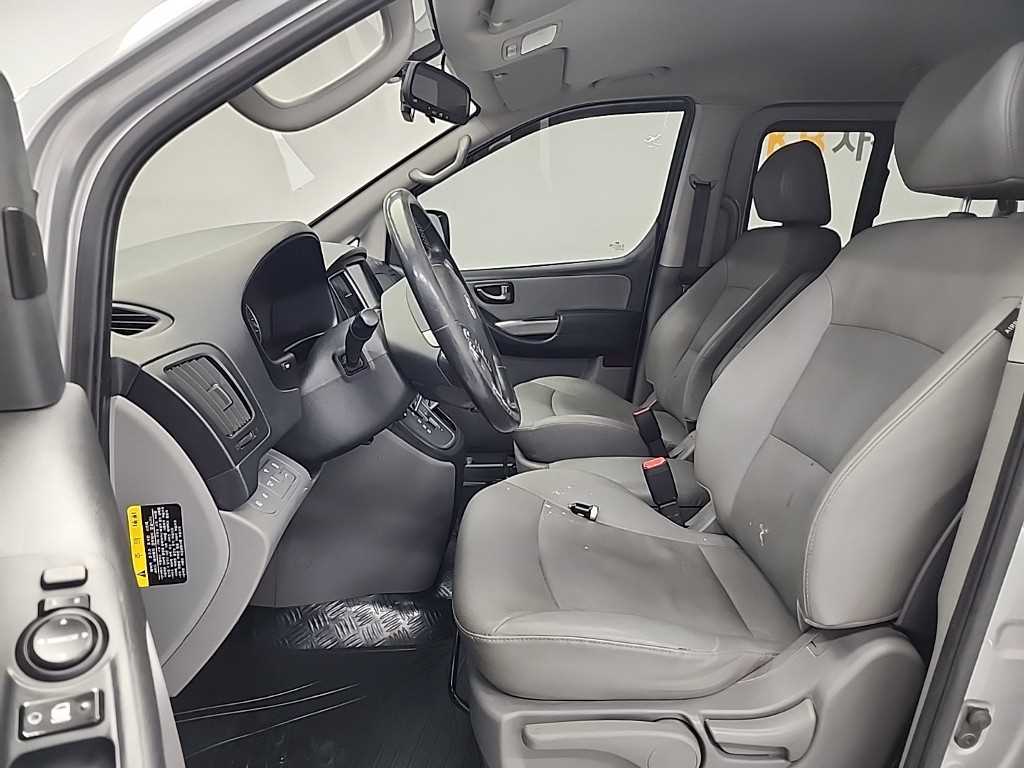 HYUNDAI Starex - Vista 11