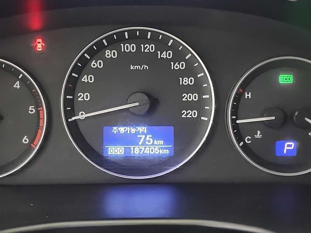 HYUNDAI Starex - Vista 6