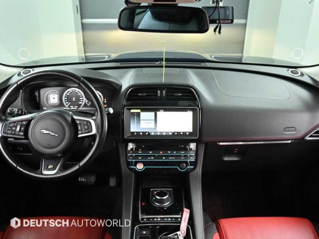 Jaguar F-PACE - Vista 7