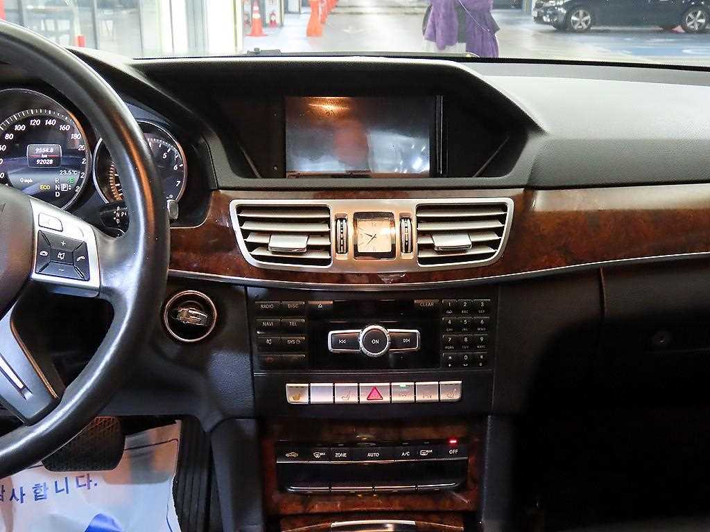 Mercedes Benz E class - Vista 11