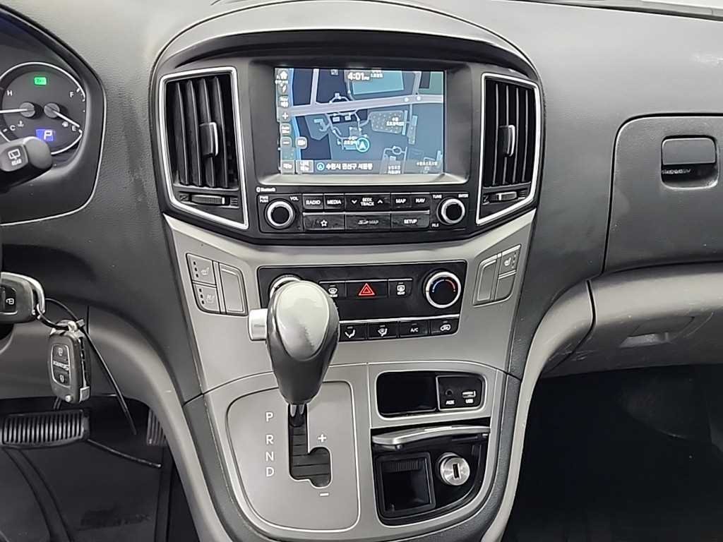 HYUNDAI Starex - Vista 10