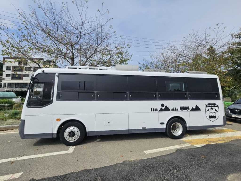 medium and large bus Medium-sized Hyundai Bus - Vista 5