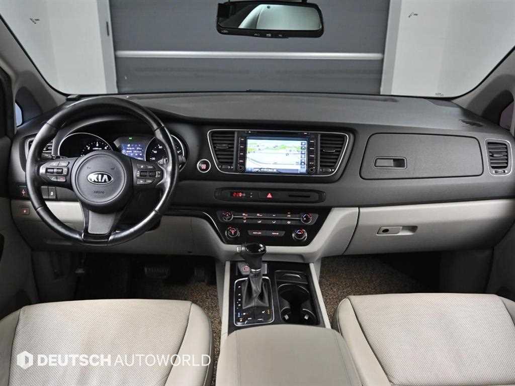 KIA Carnival - Vista 7