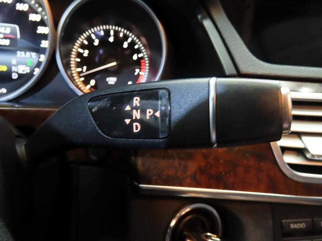 Mercedes Benz E class - Vista 12