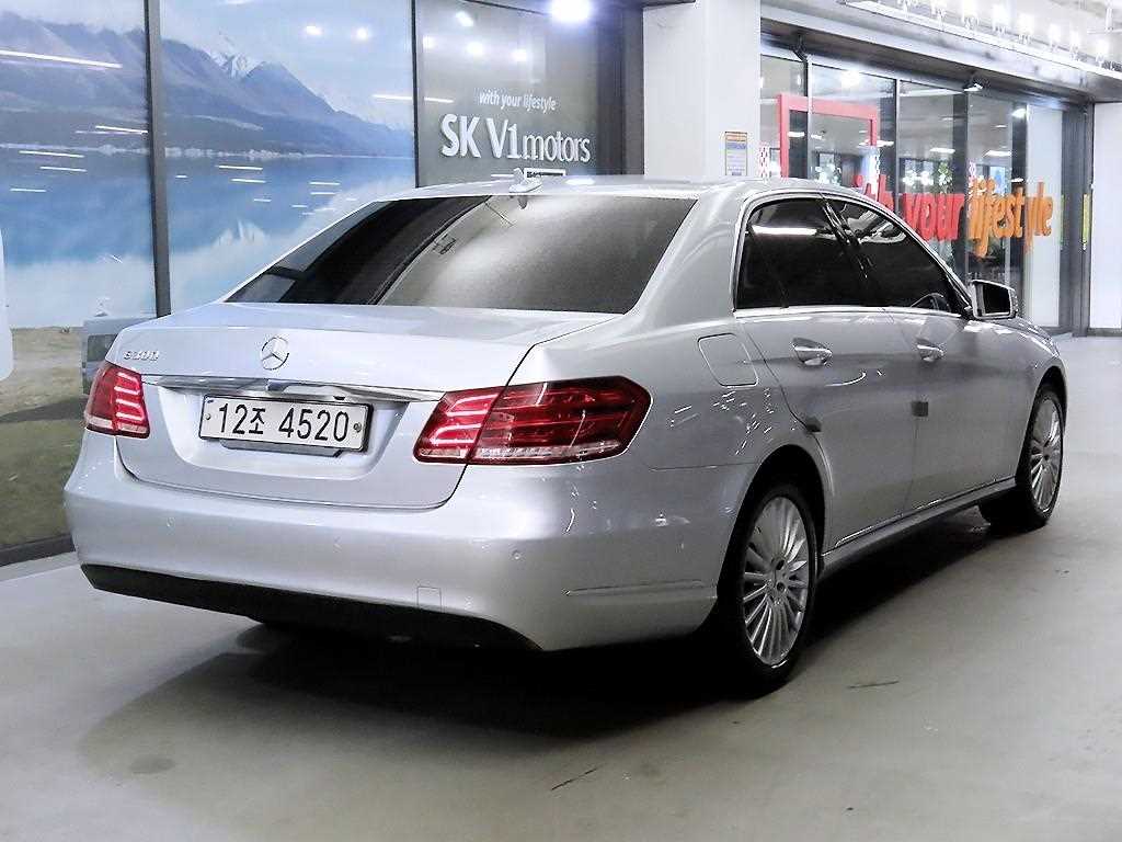 Mercedes Benz E class - Vista 4