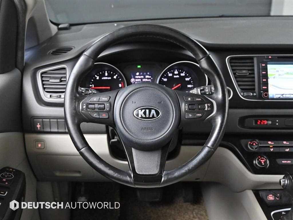 KIA Carnival - Vista 12