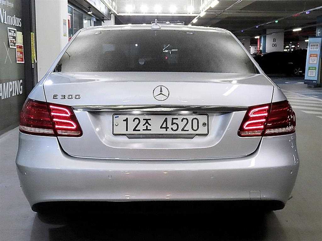 Mercedes Benz E class - Vista 5