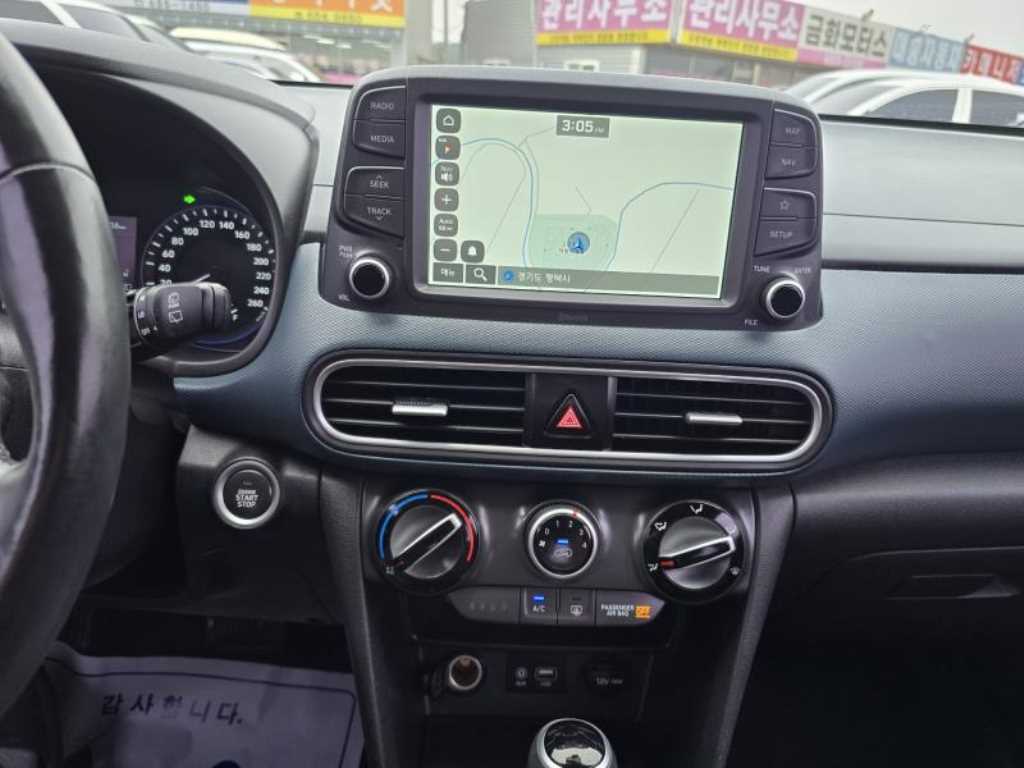 HYUNDAI Kona - Vista 9