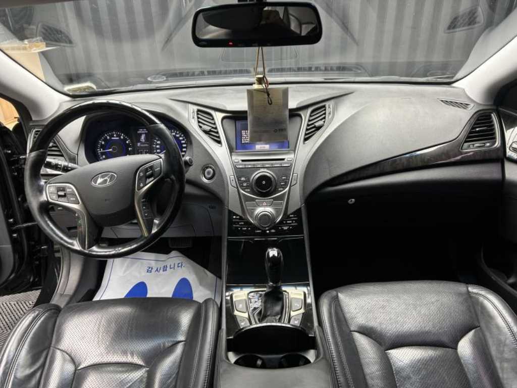 HYUNDAI Grandeur - Vista 9