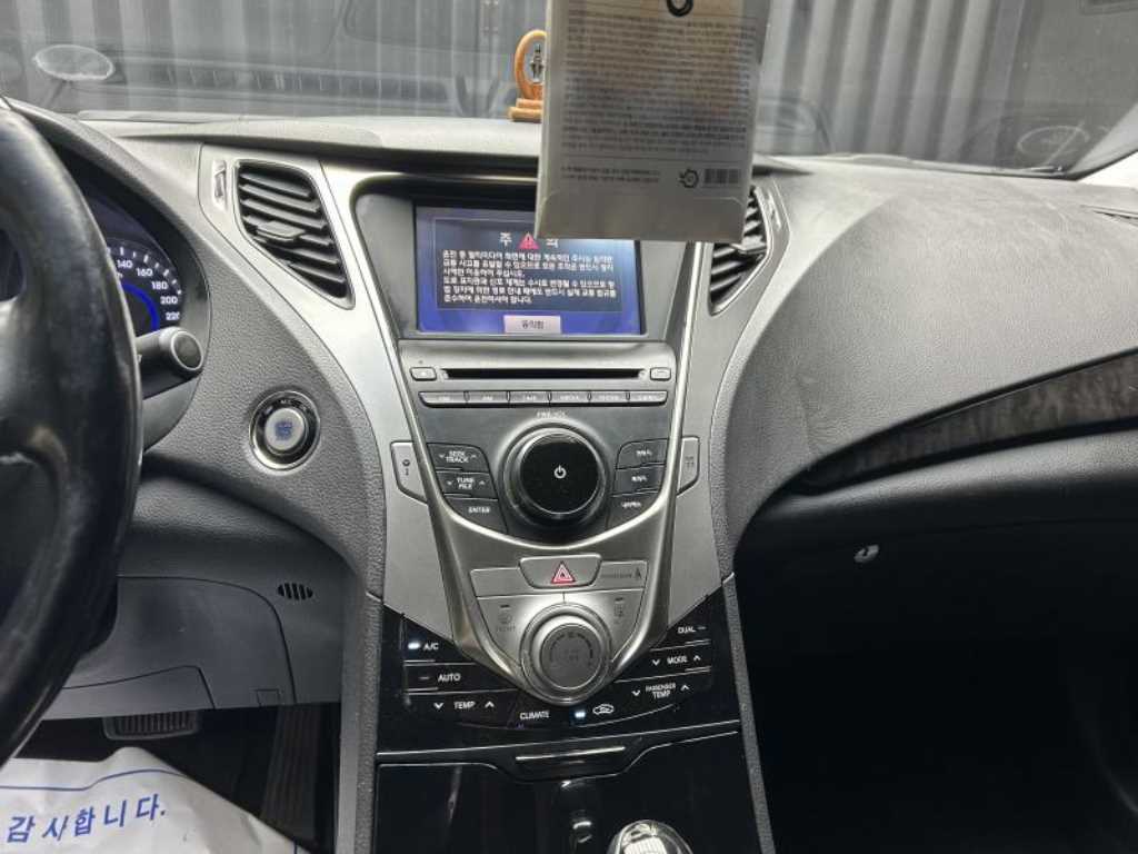 HYUNDAI Grandeur - Vista 10