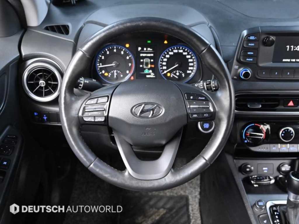 HYUNDAI Kona - Vista 7