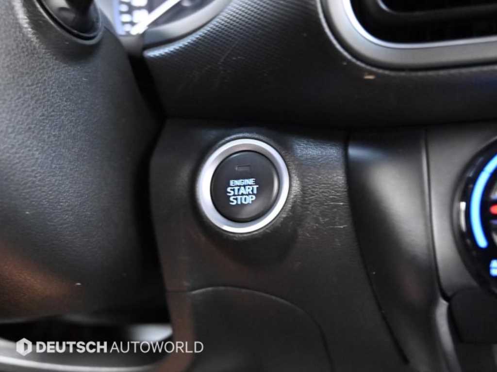 HYUNDAI Kona - Vista 12