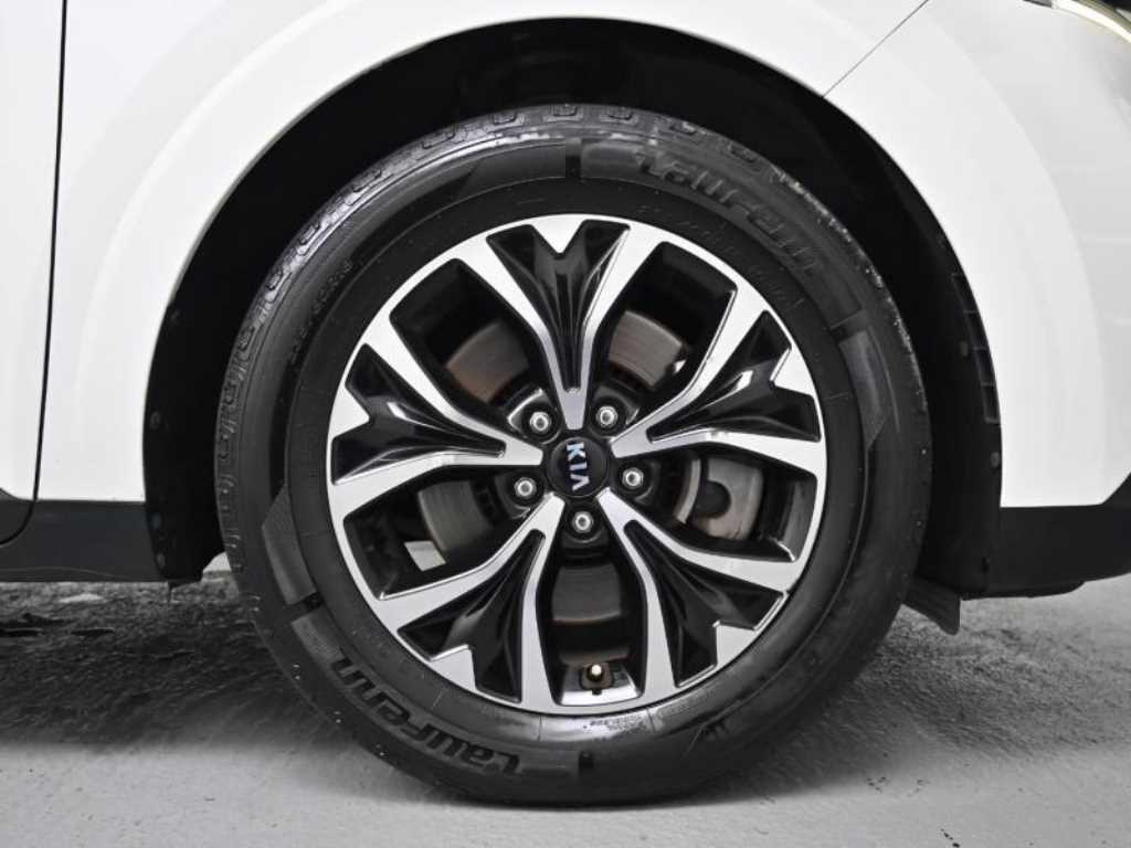 KIA Carnival - Vista 5