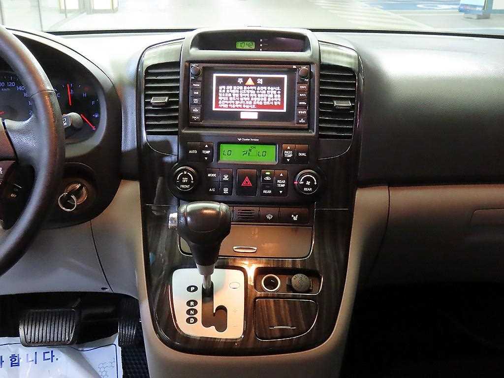 KIA Carnival - Vista 11