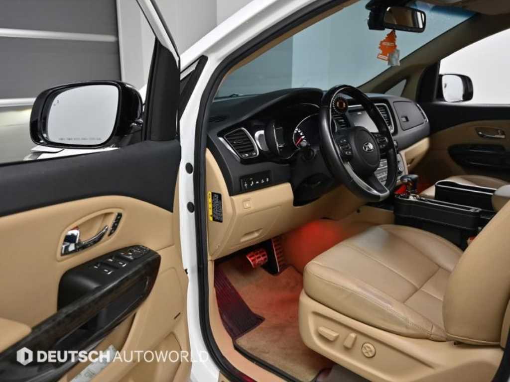 KIA Carnival - Vista 9