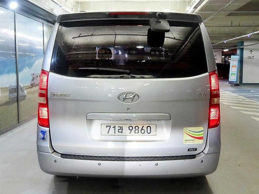 HYUNDAI Starex - Vista 5