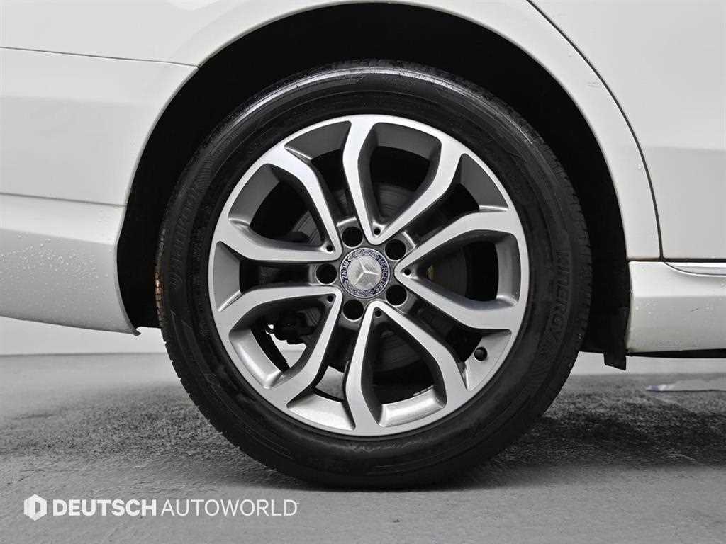 Mercedes Benz C Class - Vista 5