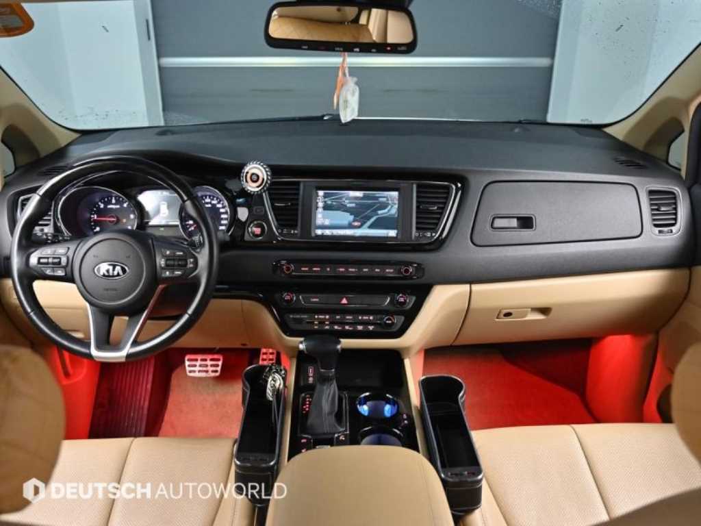 KIA Carnival - Vista 7