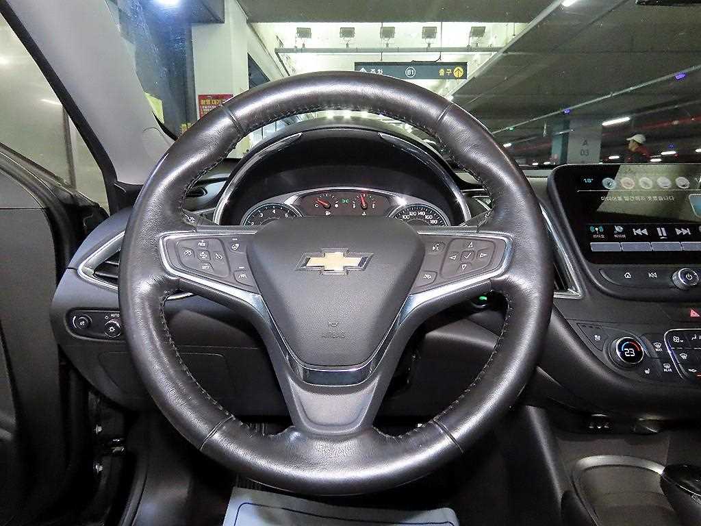 Chevrolet Malibu - Vista 8