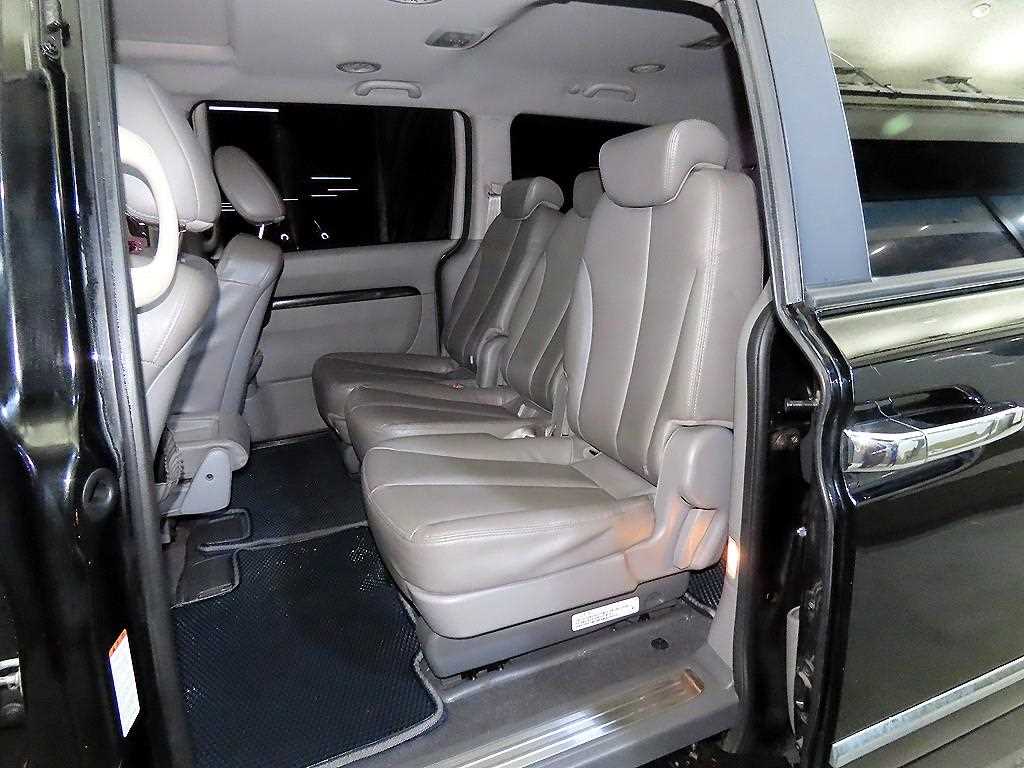 KIA Carnival - Vista 7