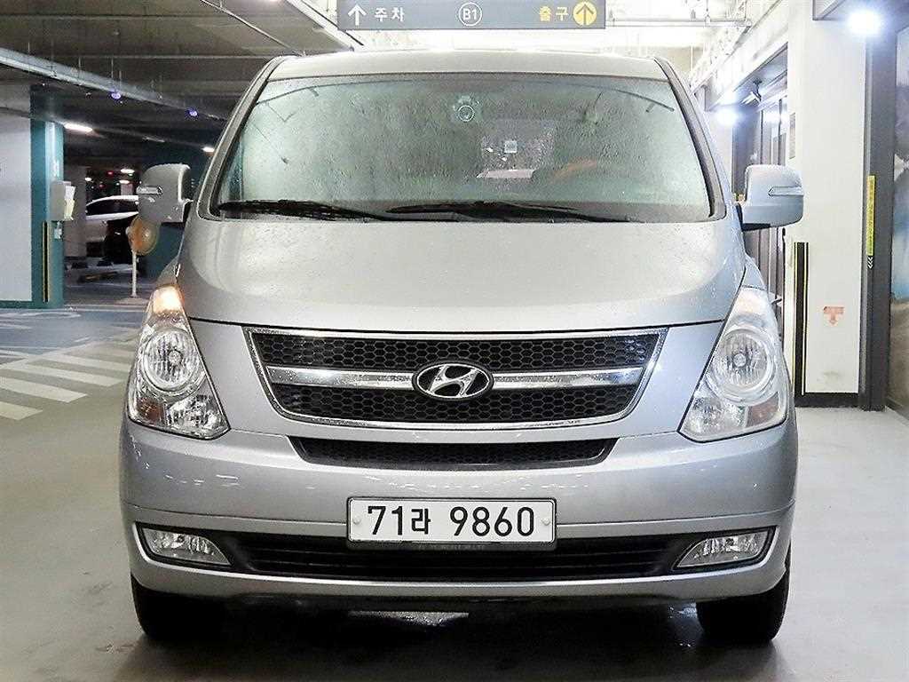 HYUNDAI Starex - Vista 2