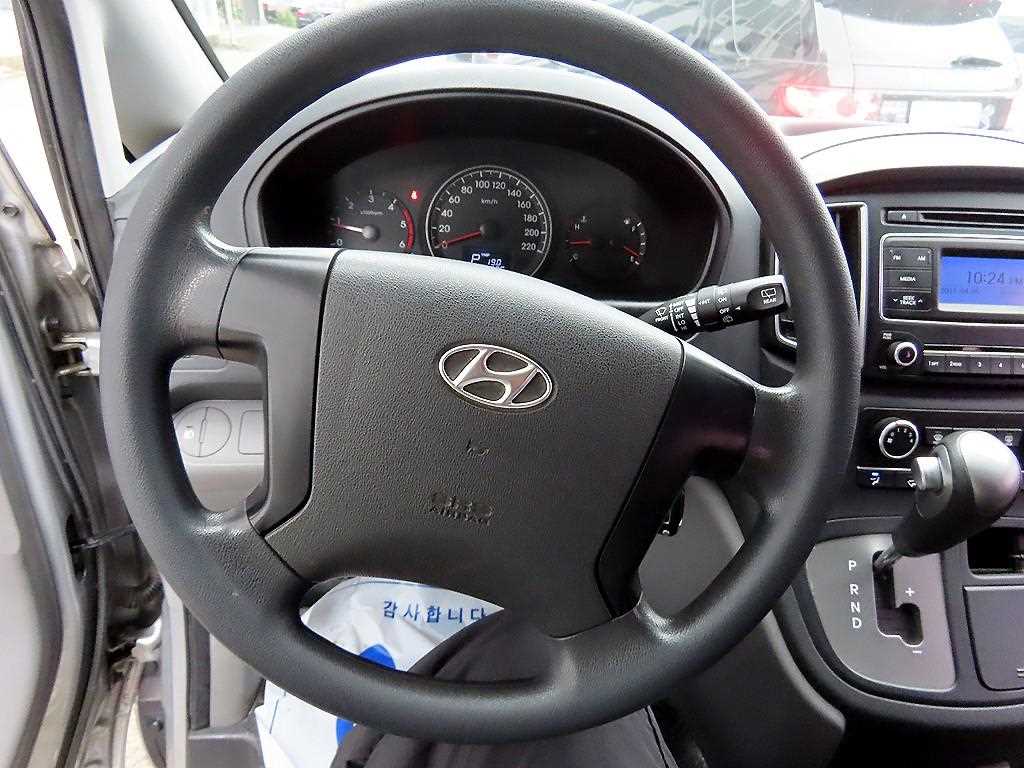 HYUNDAI Starex - Vista 9
