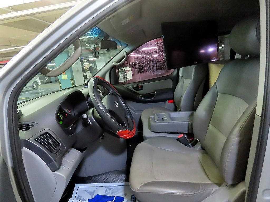 HYUNDAI Starex - Vista 6