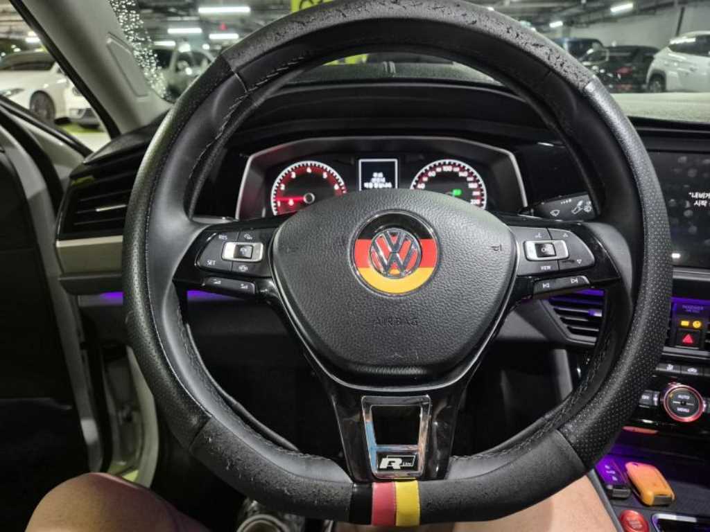 Volkswagen Jetta - Vista 5