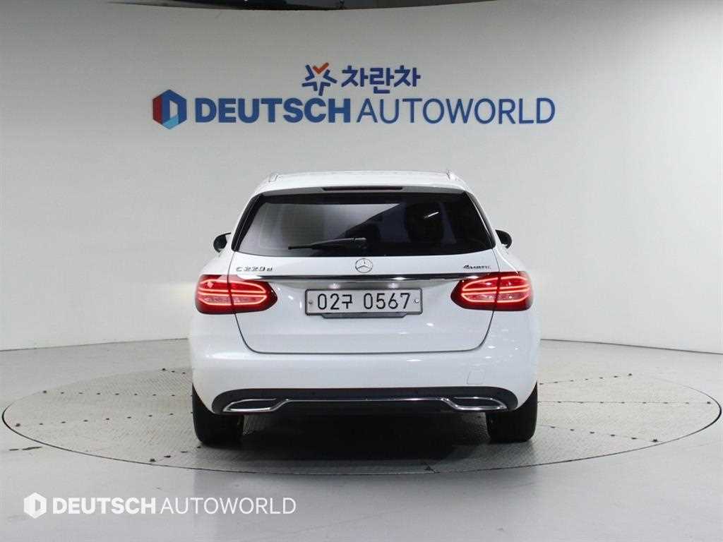 Mercedes Benz C Class - Vista 4