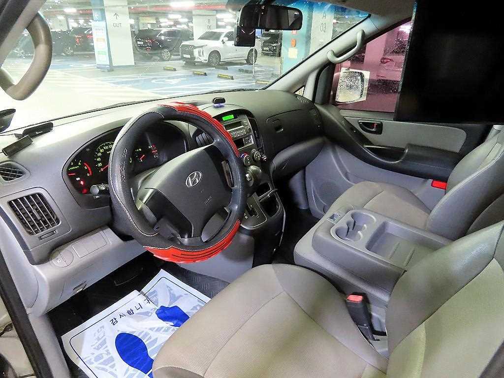 HYUNDAI Starex - Vista 10