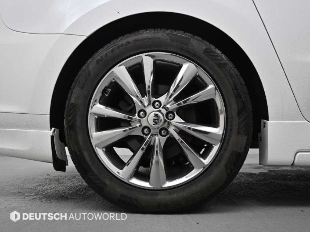 KIA Carnival - Vista 5