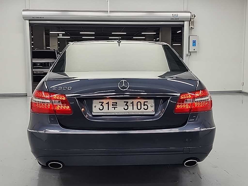 Mercedes Benz E class - Vista 3