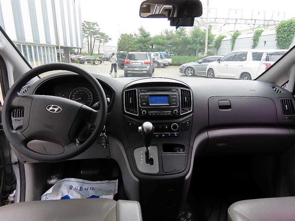 HYUNDAI Starex - Vista 8