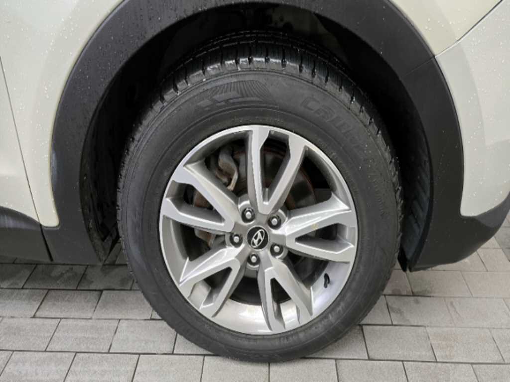 HYUNDAI Santa Fe - Vista 5