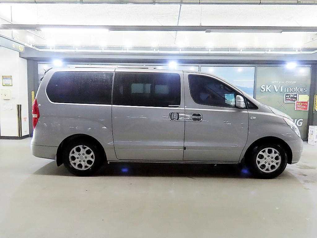 HYUNDAI Starex - Vista 3