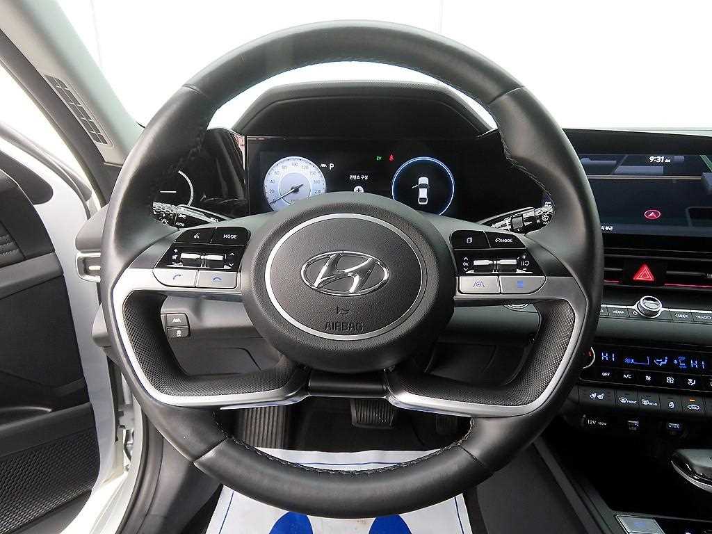 HYUNDAI Avante - Vista 9